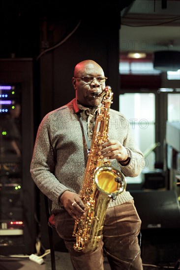 Manu Dibango en répétition, 2011