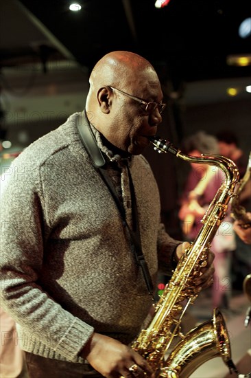 Manu Dibango en répétition, 2011