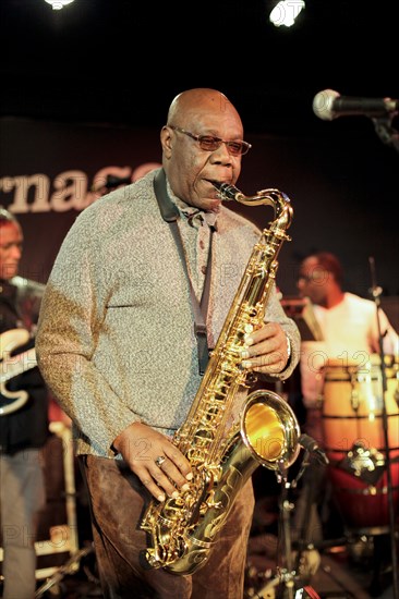 Manu Dibango en répétition, 2011