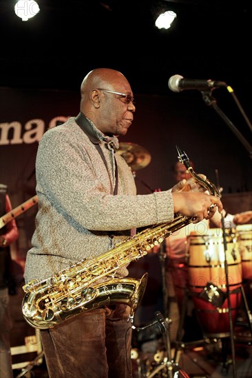 Manu Dibango en répétition, 2011