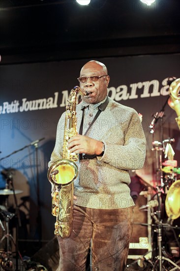 Manu Dibango en répétition, 2011