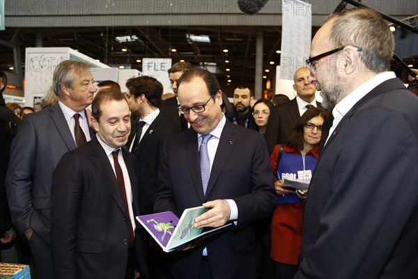 François Hollande au Salon du livre de Paris 2015