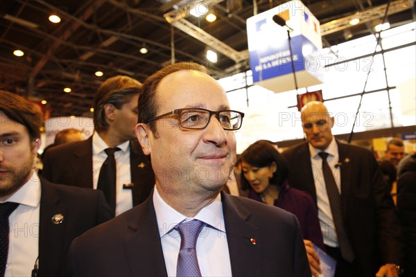 François Hollande au Salon du livre de Paris 2015