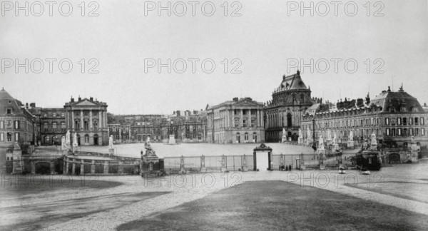 Bisson Frères, Le château de Versailles, entrée des grilles (Place d'Armes)