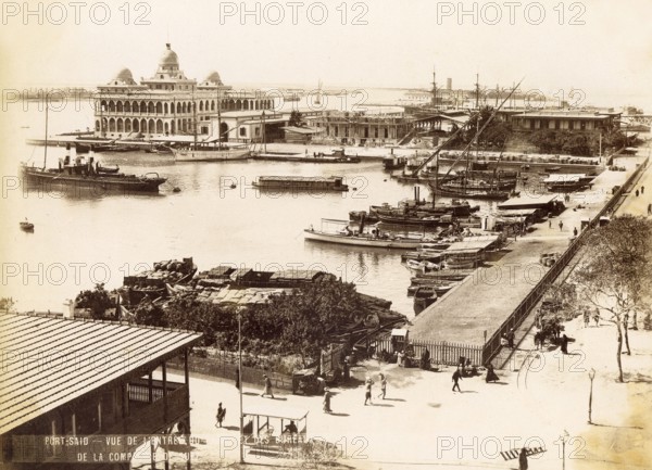 Canal de Suez (Egypte). Port-Said, vue de l'entrée du quai et des bureaux de la Compagnie de Suez