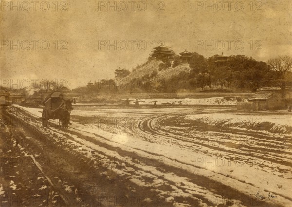 Mai Shan temple on the Coal Hill in Peking (China)