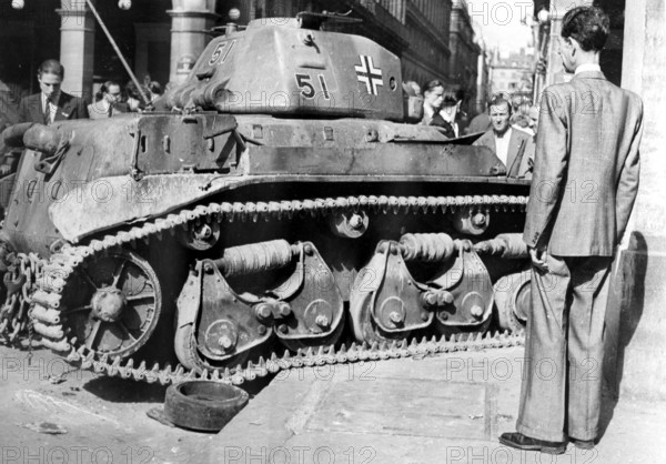 A German tank destroyed, at the Liberation of Paris (August 1944)