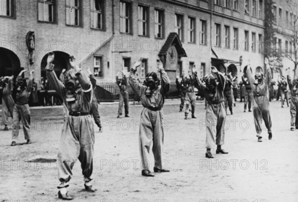 Exercices of passive defense in Germany (1936)