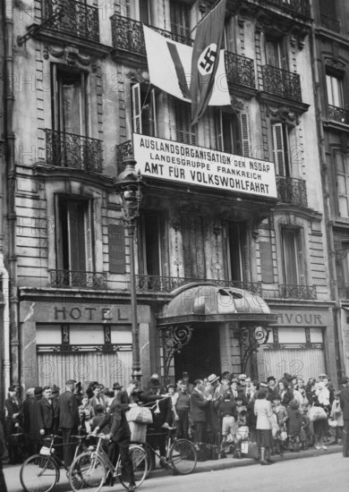 Germans living in France going back home (1941)