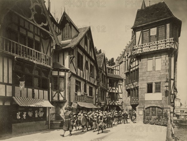 Paris. Exposition Universelle de 1900. Pavillon du Vieux Paris, rue des Vielles Ecoles.