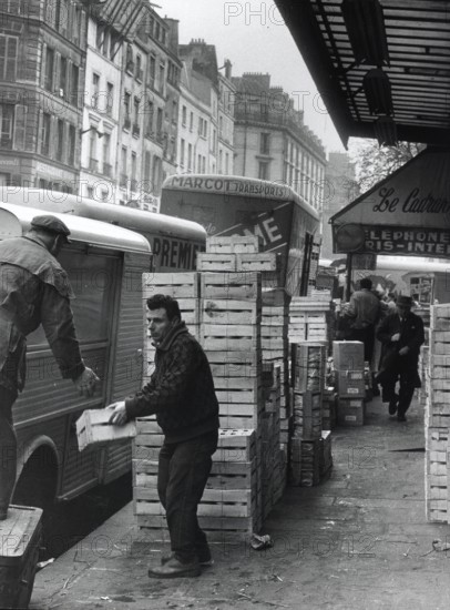 Settlement of the market in Paris
