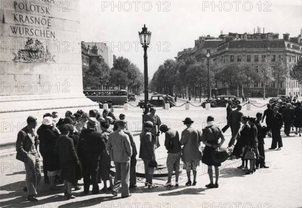 Contemplating at the tomb of the unknown soldier, 1938
