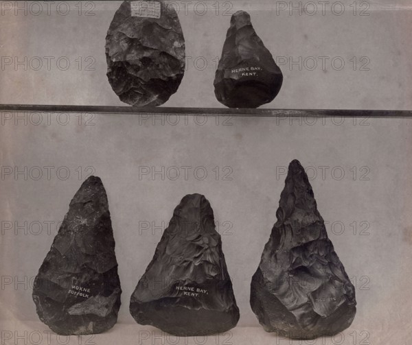 Poignards et outil en silex, British Museum