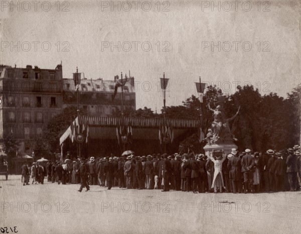 Atget, Inauguration of the Garnier statue in Paris