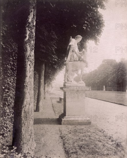 Atget, Statue de l'allée du tapis vert à Versailles
