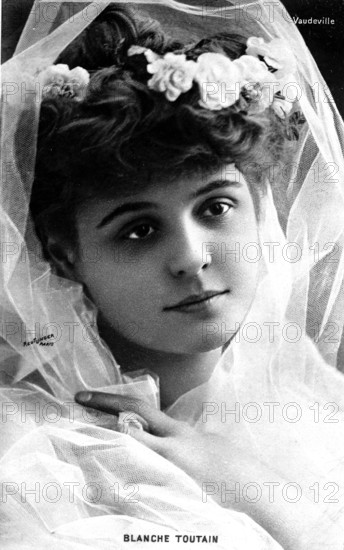 Blanche Toutain, 1906