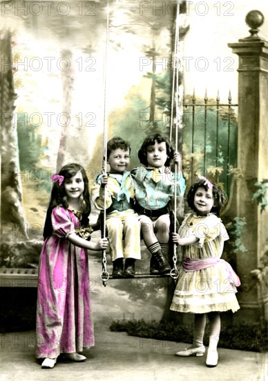 Deux sur la balançoire