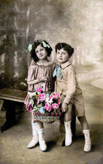 Enfants et fleurs