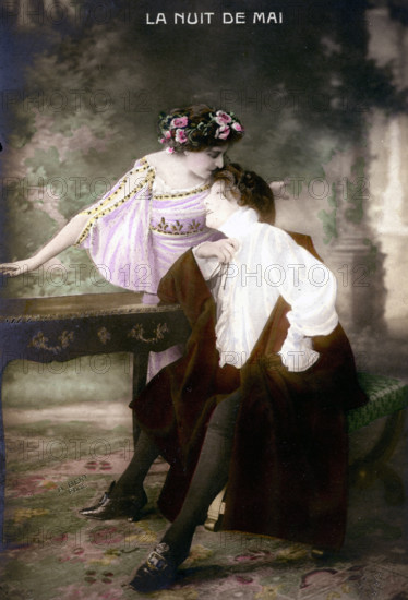 Sarah BERNHARDT en poète, assise "La Nuit de Mai "