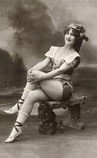 Carte postale d'une baigneuse