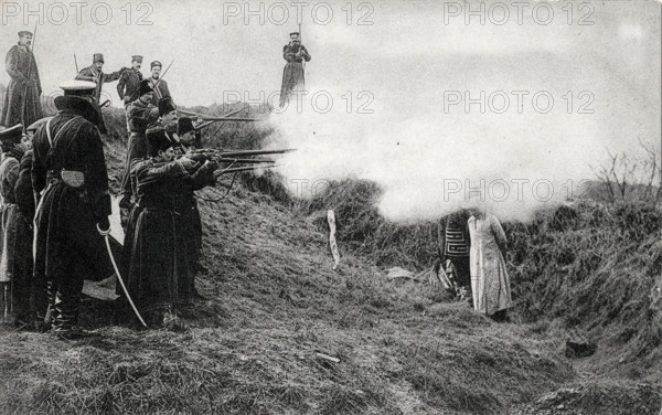 Exécution de deux espions allemands par des soldats russes