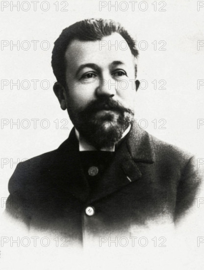 Henri Léon Émile Lavedan.