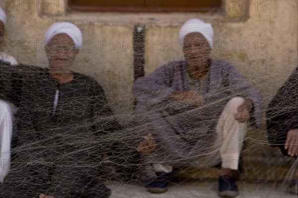 Fabrication et réparation des filets de pêche en Egypte