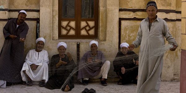 Fabrication et réparation des filets de pêche en Egypte