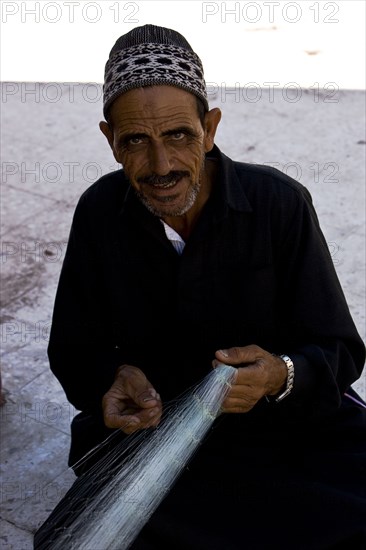 Fabrication et réparation des filets de pêche en Egypte