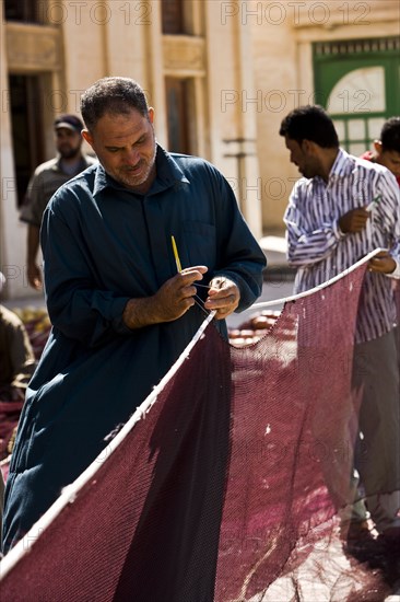 Fabrication et réparation des filets de pêche en Egypte