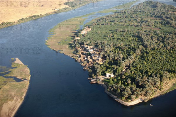 Vue aérienne du Nil entre Louxor et Assouan