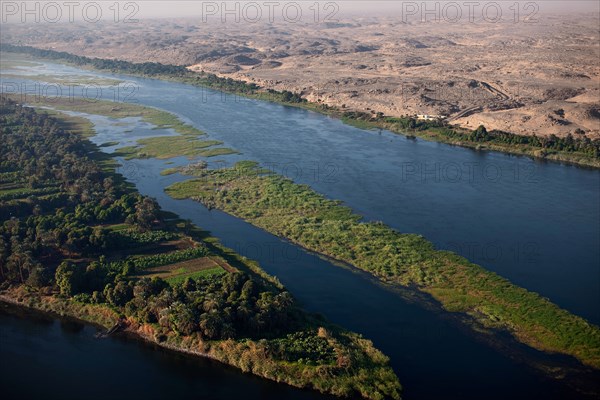 Vue aérienne du Nil entre Louxor et Assouan