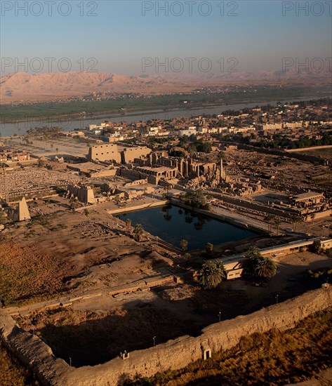 Temple d'Amon à Karnak vu depuis le sud-ouest