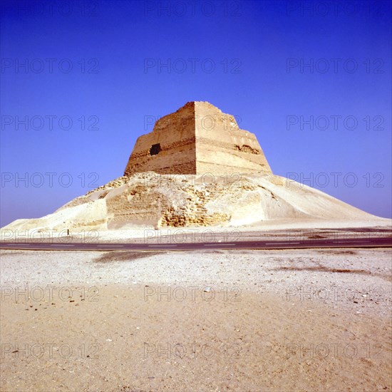 Meidum, Stepped pyramid of Snefru