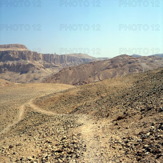 Deir el-Medina, Theban mountain, path leading to the village of the craftsmen of the necropolis in the Valley of the Kings.