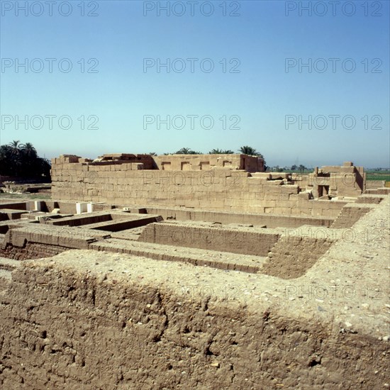 Gurnah, Temple of Seti I, outside north wall