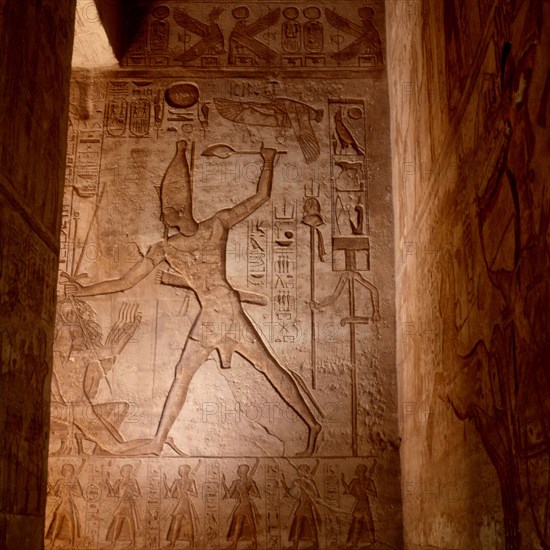 Abou-Simbel, Grand temple de Ramsès II. Pronaos