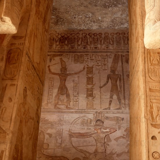 Abou-Simbel, Grand temple de Ramsès II. Pronaos