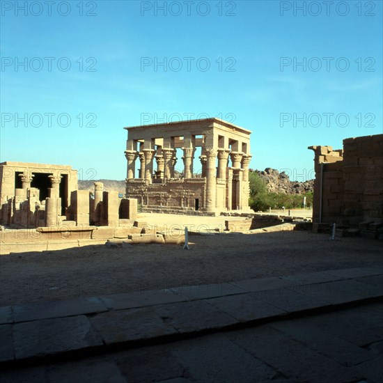 Kiosque de Trajan et temple d'Hathor au premier plan