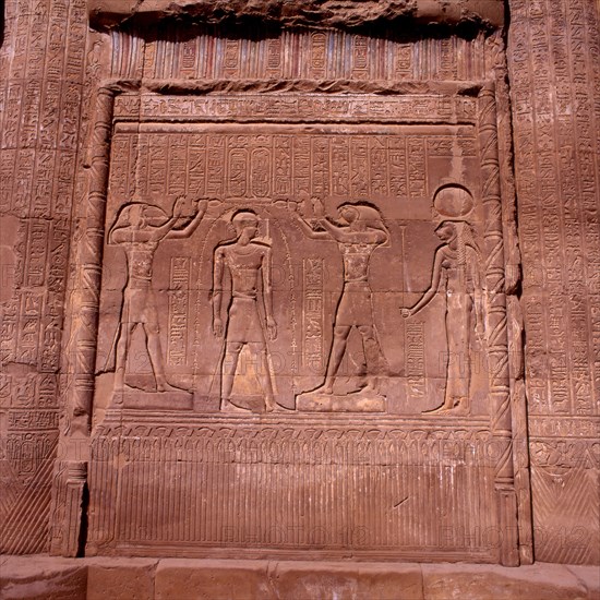 Esna, Bas-relief de la façade du temple