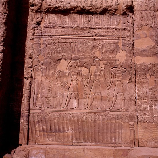 Esna, Bas-relief de la façade du temple