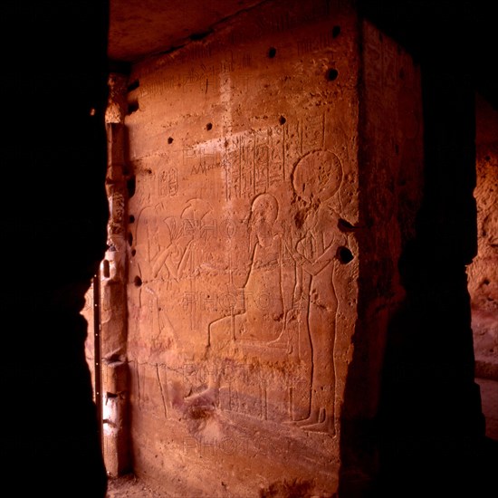 Gebel el-Silsileh, Spéos d'Horemheb. Pilier de la façade