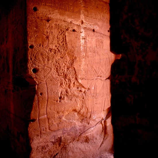 Gebel el-Silsileh, Spéos d'Horemheb. Pilier de la façade