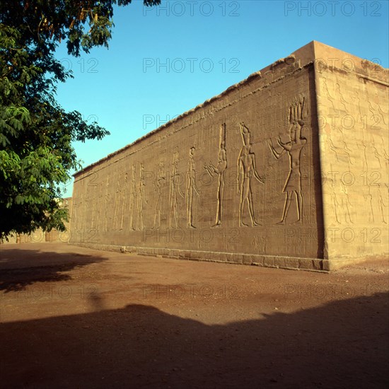 Temple d'Edfou. Façade arrière vue de côté