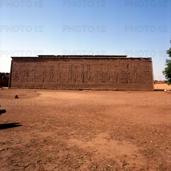 Temple d'Edfou. Façade arrière vue de face