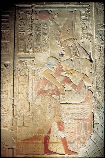 Abydos, La déesse Mout allaite le Pharaon