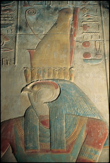 Abydos, Le dieu Horus portant la double couronne d'Egypte