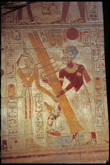 Abydos, Pharaoh standing up again the 'djed' pillar, symbol of Osiris