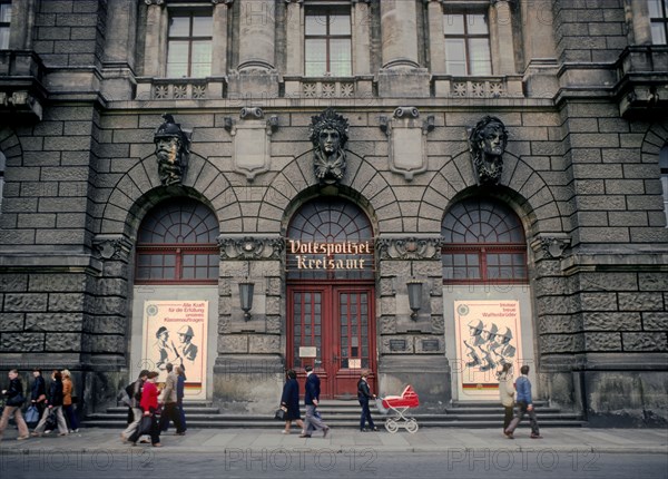 Daily life in East Germany in 1982