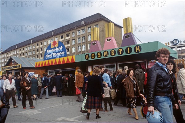 Daily life in East Germany in 1982